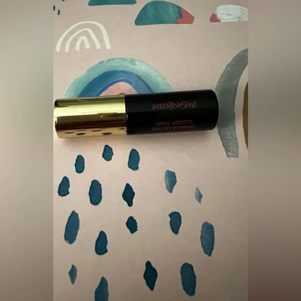 YVES SAINT LAURENT VERNIS A LEVRES GLOSSY STAIN
